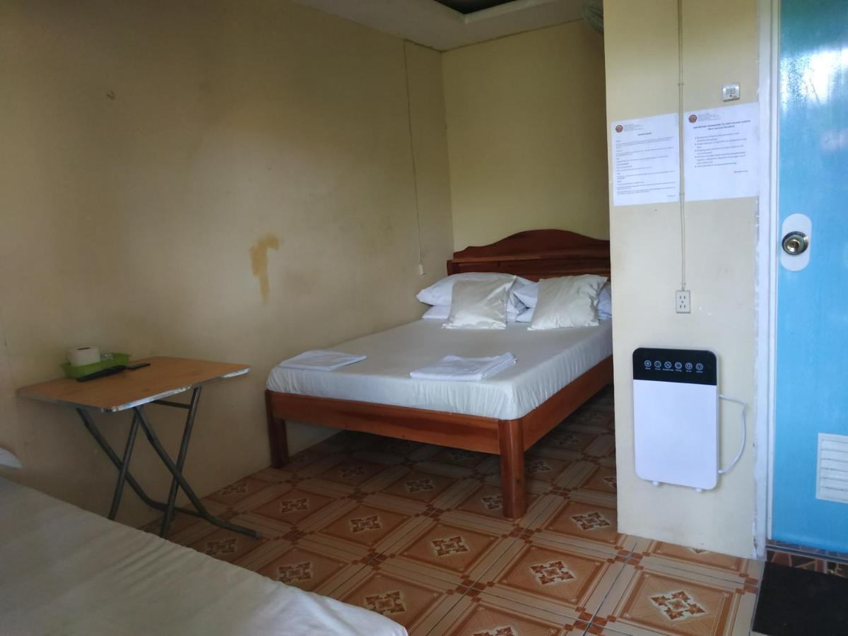 Emoks Guest House Moalboal Ngoại thất bức ảnh