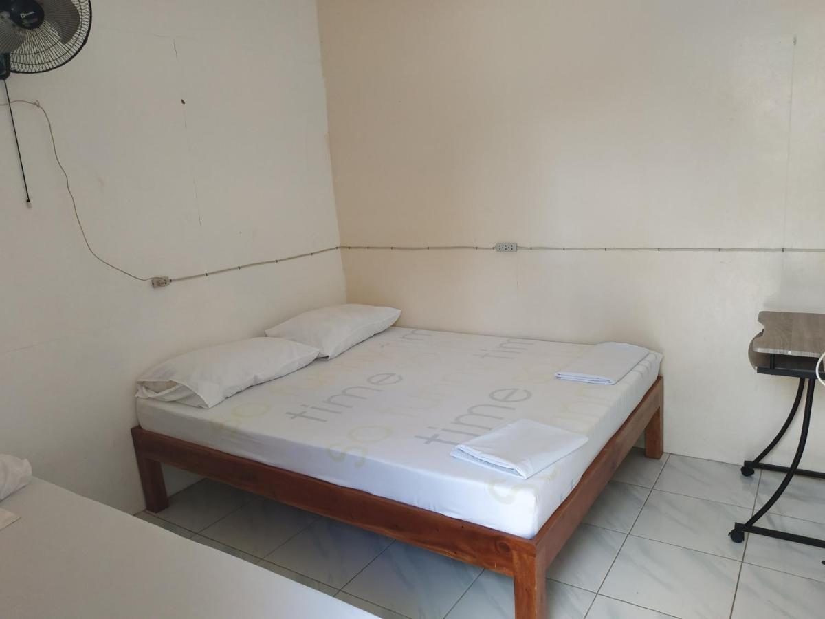 Emoks Guest House Moalboal Ngoại thất bức ảnh