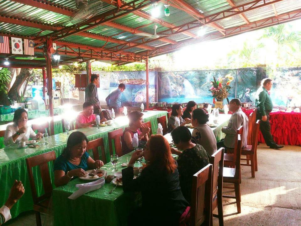 Emoks Guest House Moalboal Ngoại thất bức ảnh